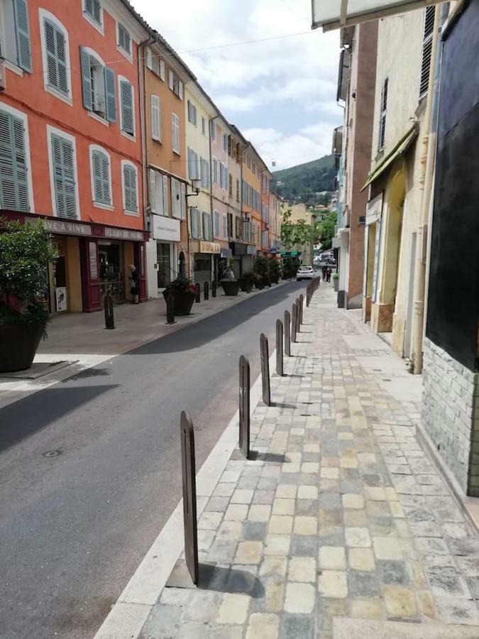 Charmant T2 Dans Le Vieux Centre De La Valette Du Var Apartment Luaran gambar