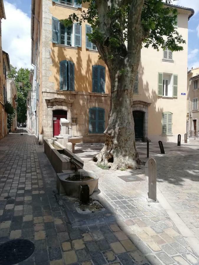 Charmant T2 Dans Le Vieux Centre De La Valette Du Var Apartment Luaran gambar