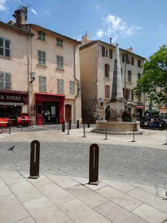 Charmant T2 Dans Le Vieux Centre De La Valette Du Var Apartment Luaran gambar