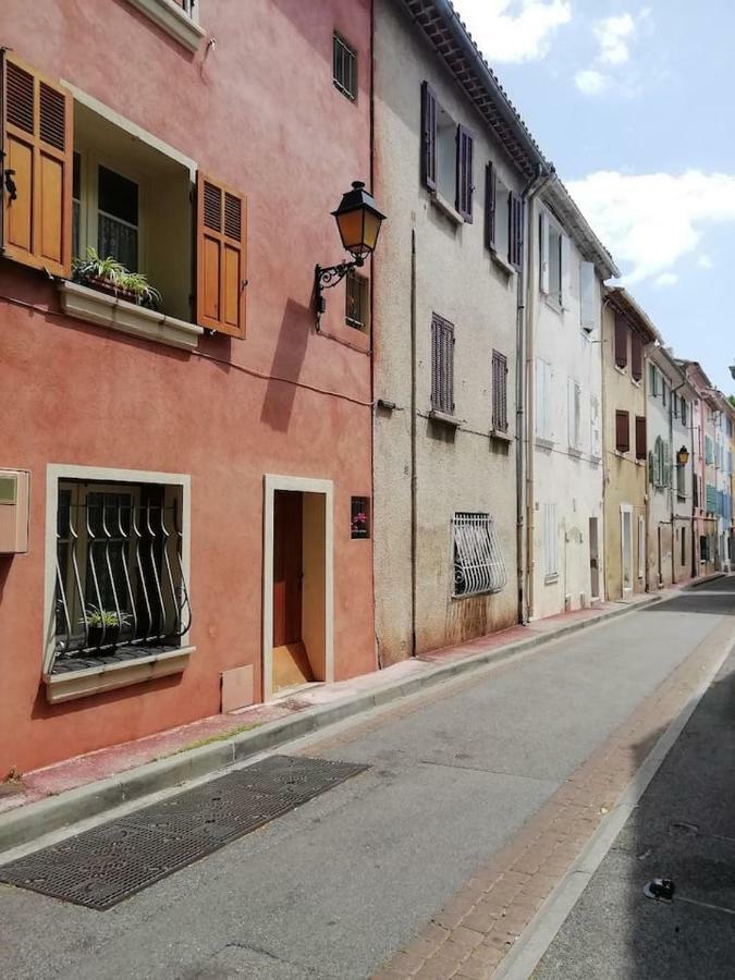 Charmant T2 Dans Le Vieux Centre De La Valette Du Var Apartment Luaran gambar